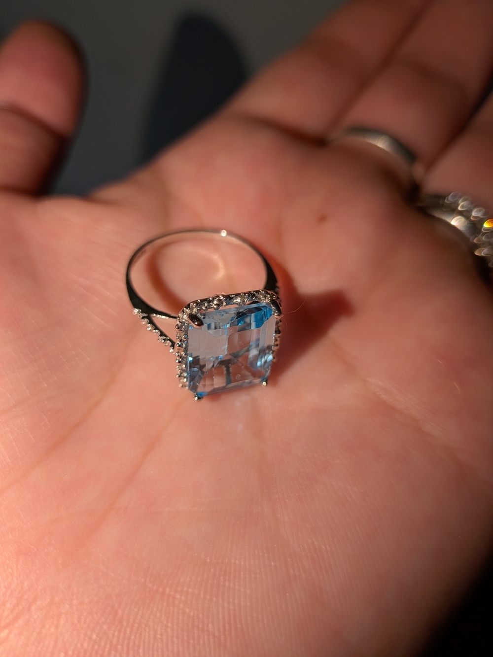 Women's 10k Solid White Gold 6.32 Swiss Blue Topaz And Diamonds Size 7 - Picture 2 of 2